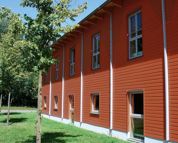 Lucfenyő homlokzatburkolat Stulp profillal